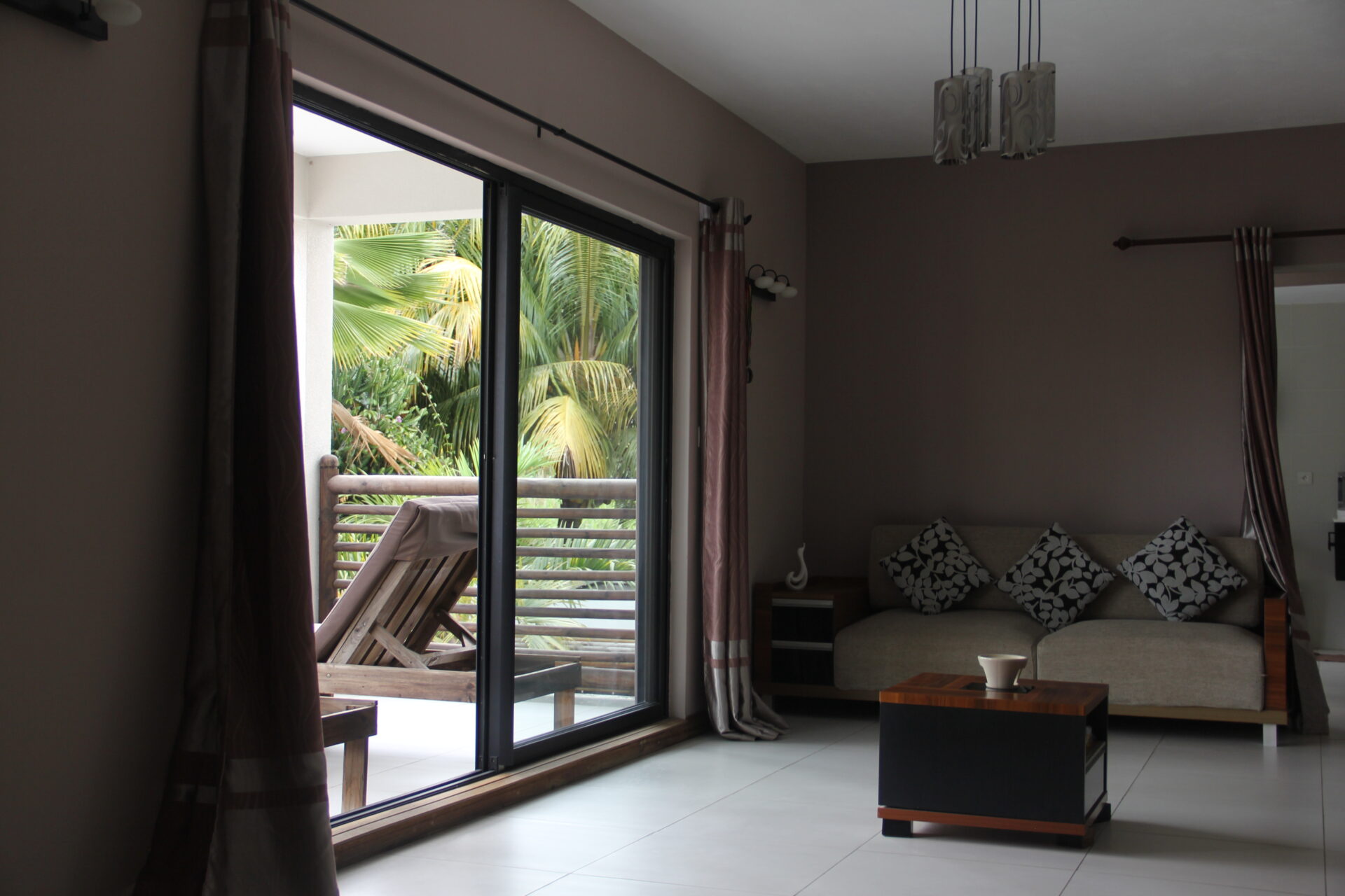 SALON MASTER BEDROOM